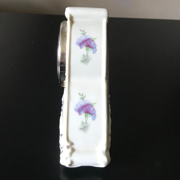 Vintage Bulova Porcelain Mantle/Desk Clock, Off White,  Gold, Purple Flowers - Picture 4 of 7